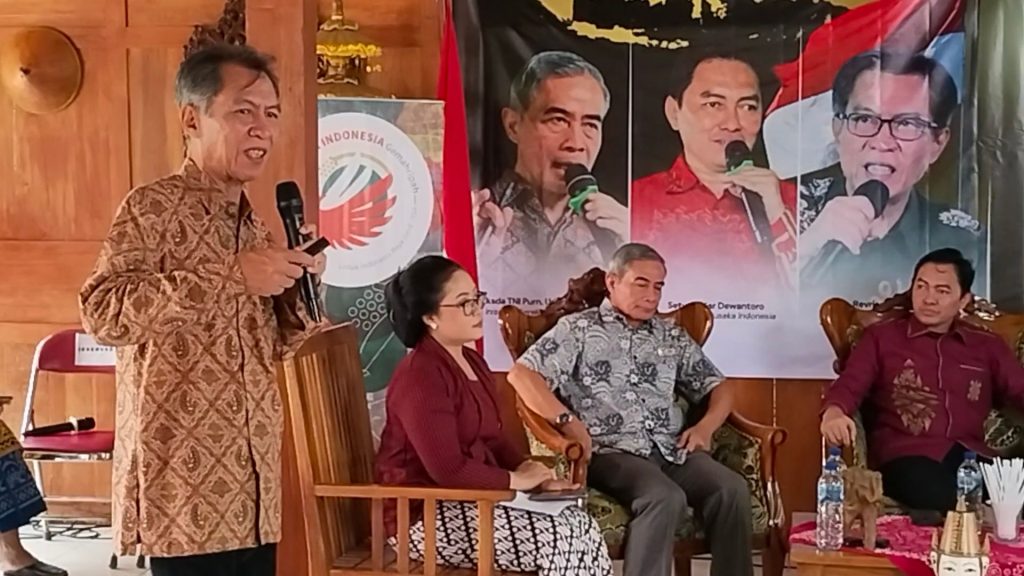 Dr. Revrisond Baswir penasihat pusat studi ekonomi kerakyatan UGM membeberkan nilai-nilai Pancasila dalam Sarasehan Kebangsaan.