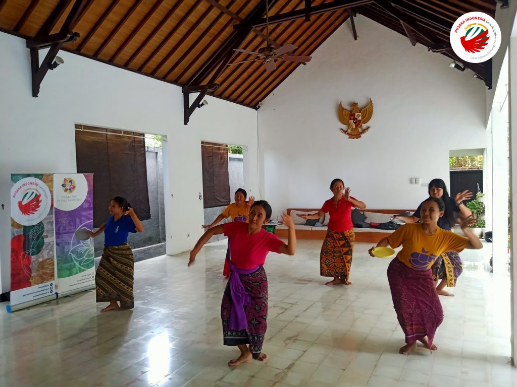 Kader Pusaka Indonesia Wilayah Bali sedang berlatih tari Puspawresti