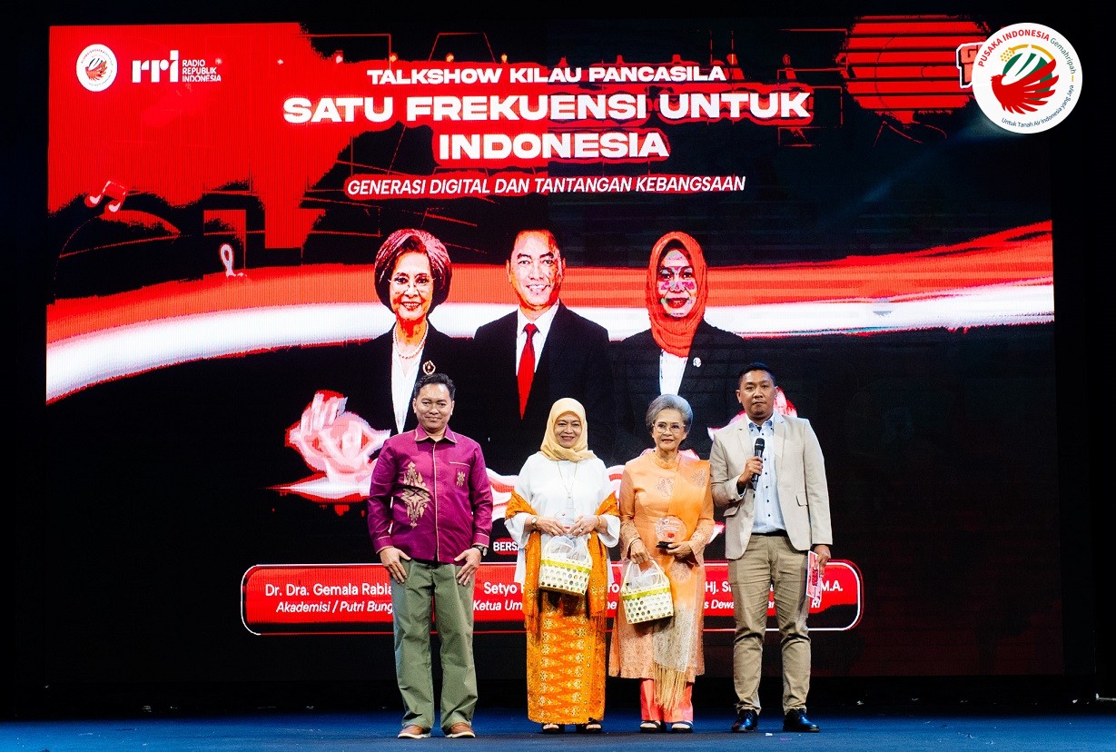 Ketua Umum Pusaka Indonesia, Setyo Hajar Dewantoro (paling kiri), saat menjadi nara sumber di acara Talkshow Kilau Pancasila di Jakarta (11/6/2026)
