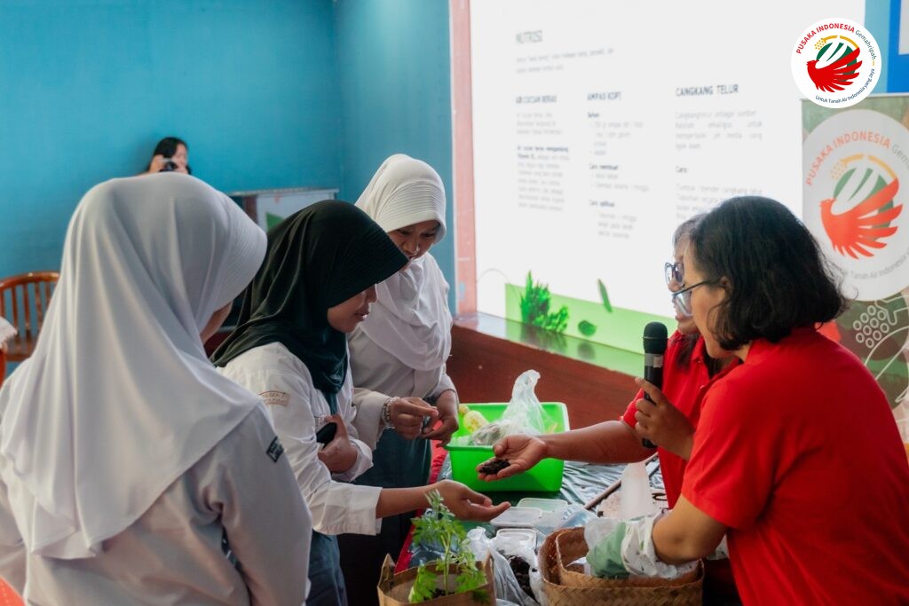Peserta Gita Fest diberi kesempatan melihat proses praktek