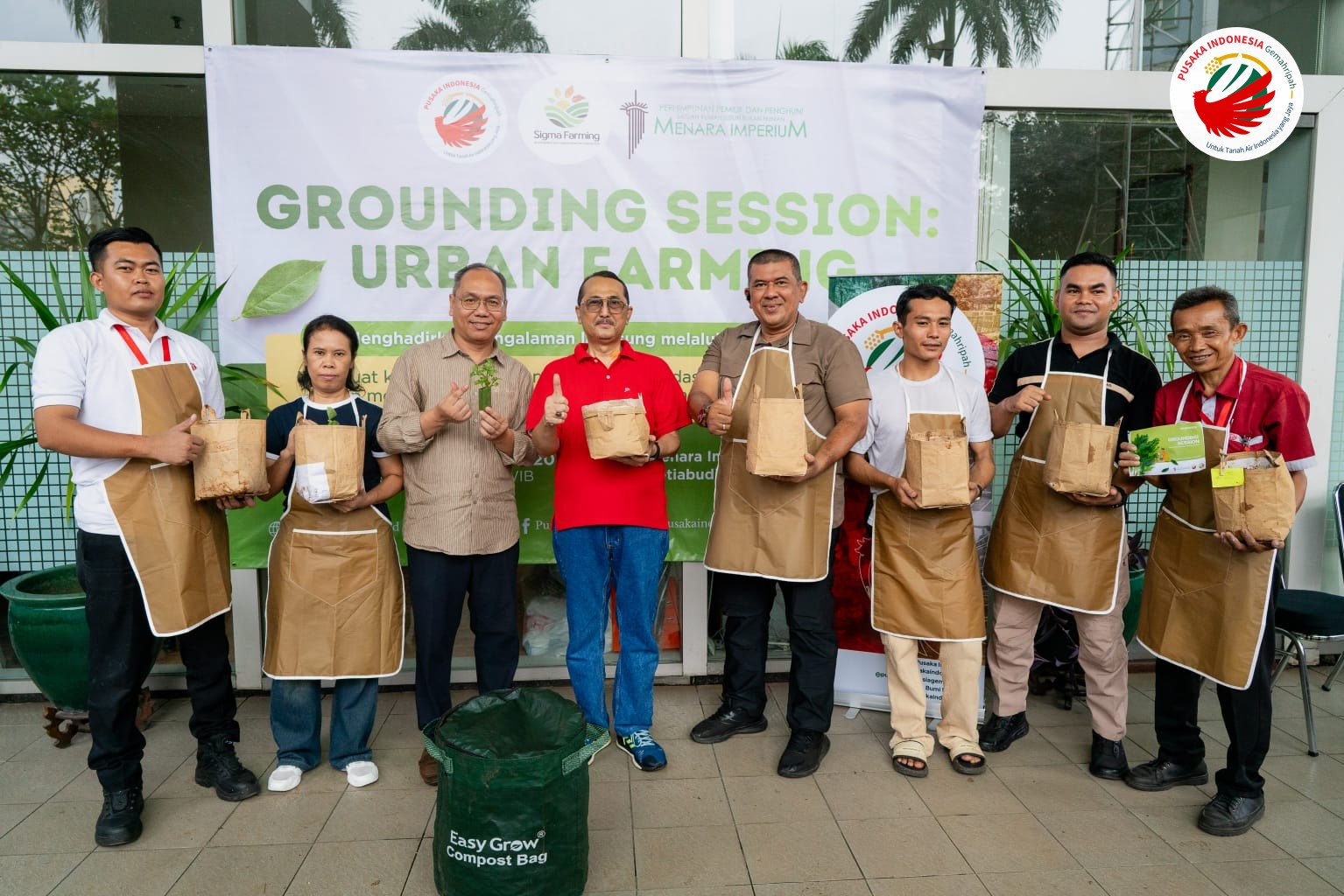 Peserta Grounding Session Urban Farming di Menara Imperium