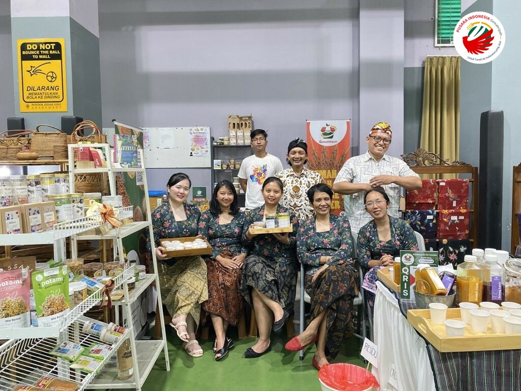 Kebaya hadir menjadi identitas para pegiat UMKM di Gemah Ripah Nature's Corner