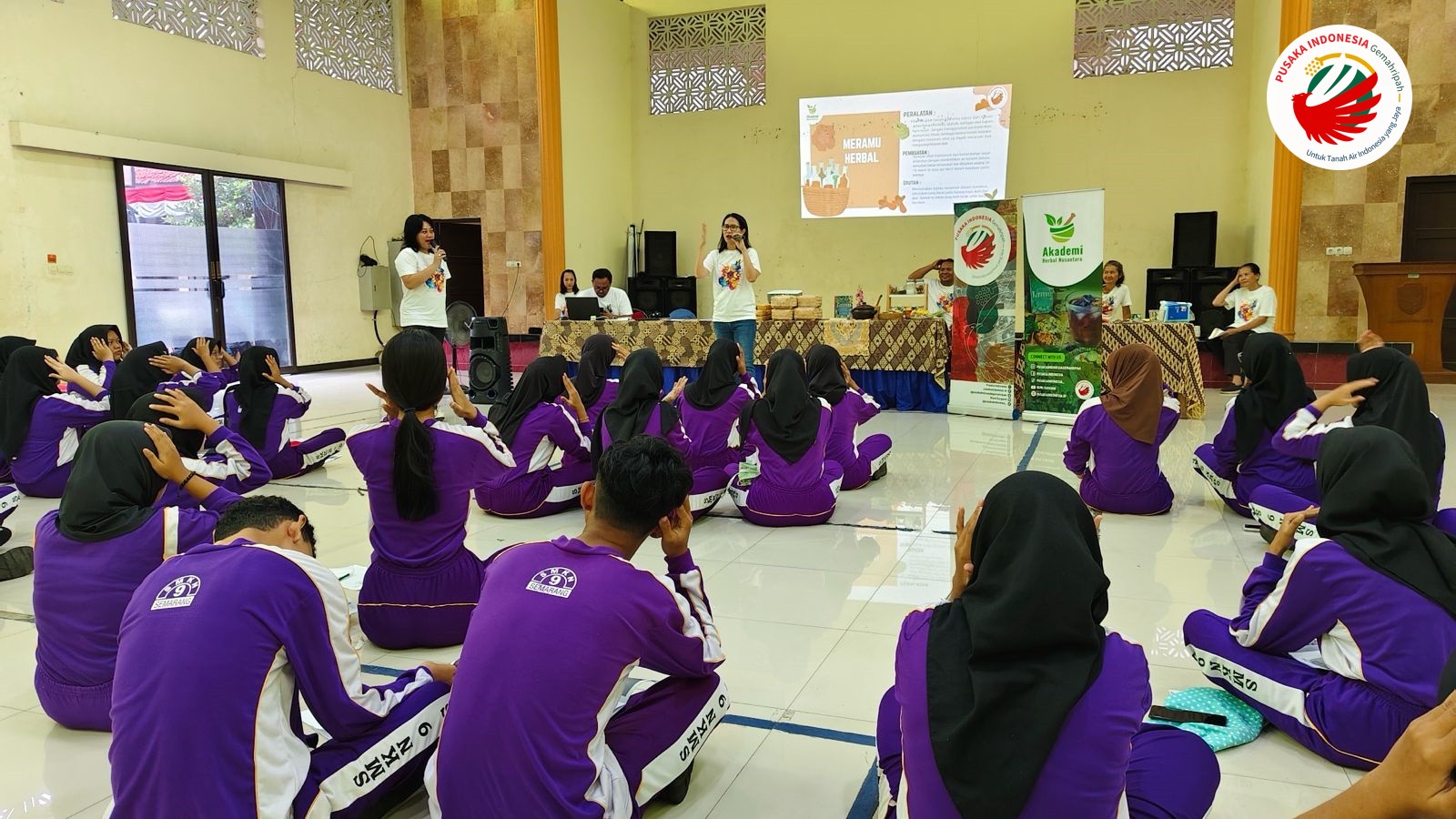 Kader Pusaka Indonesia Melakukan Edukasi Jamu dan Herbal di SMK 9 Semarang.